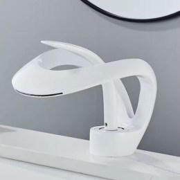 art_04_white